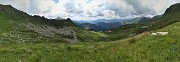 79 Dvanti a me l'ampia verde conca dell'Alpe Zamboni-Balicco